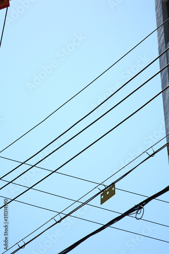 The cables in the city center © Yunmi
