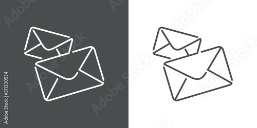 Icono plano lineal símbolo correspondencia con sobres en fondo gris y fondo blanco