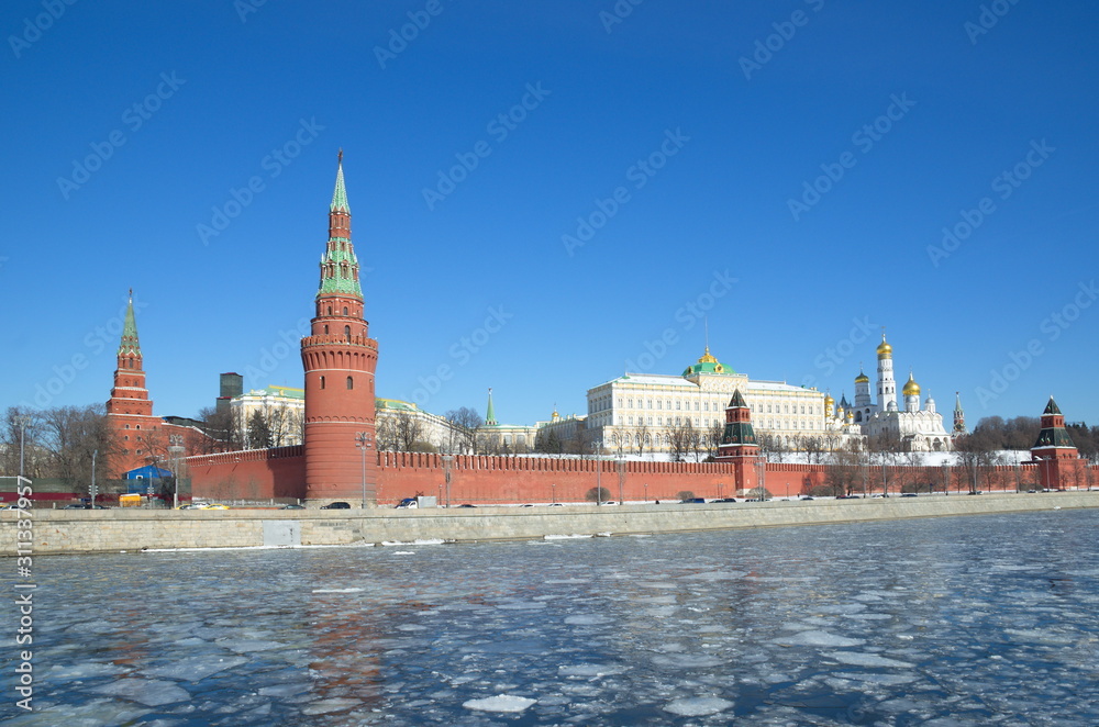 Fototapeta premium View of the Moscow Kremlin and the Kremlin embankment in early spring. Moscow, Russia