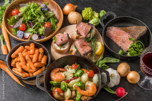 ローストビーフと小皿料理Roast beef and small dish