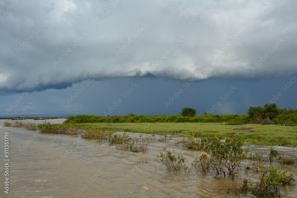 Tempête Lac Tonlé Sap Cambodge