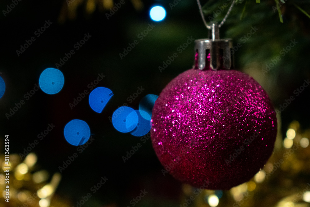 Fototapeta premium a pink Christmas ornement