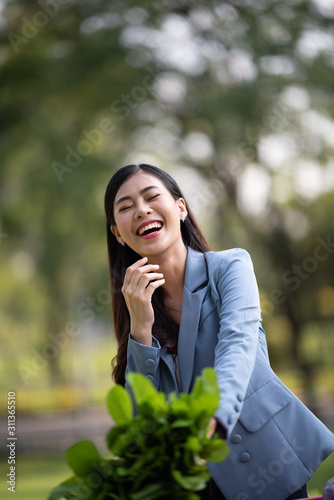 Business women and vegetabl...