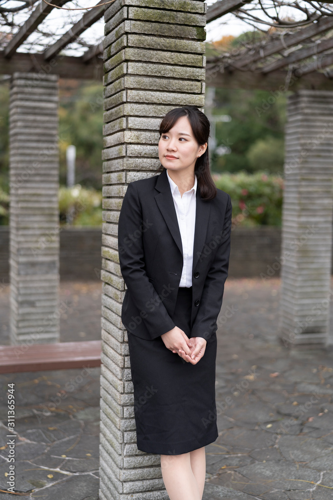 スーツの女性 スーツの女性