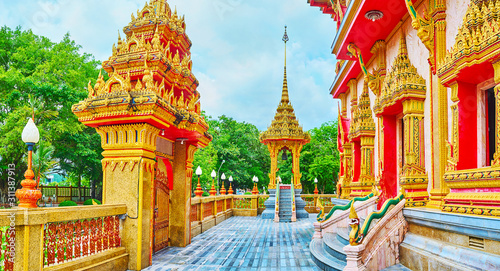 Obraz na płótnie The golden mondop at the Wat Chalong Chedi, Chalong, Phuket, Thailand