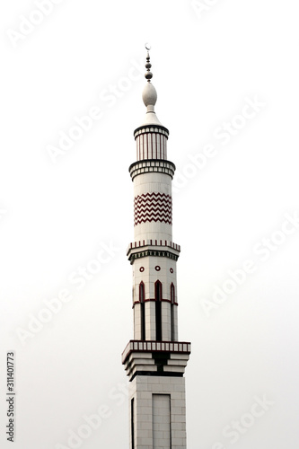 Photo White Marble Minaret of a Mosque
