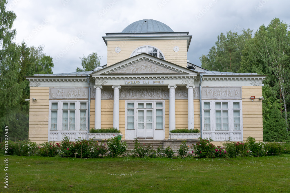 Fototapeta premium Pavilion of roses in Pavlovsk Park
