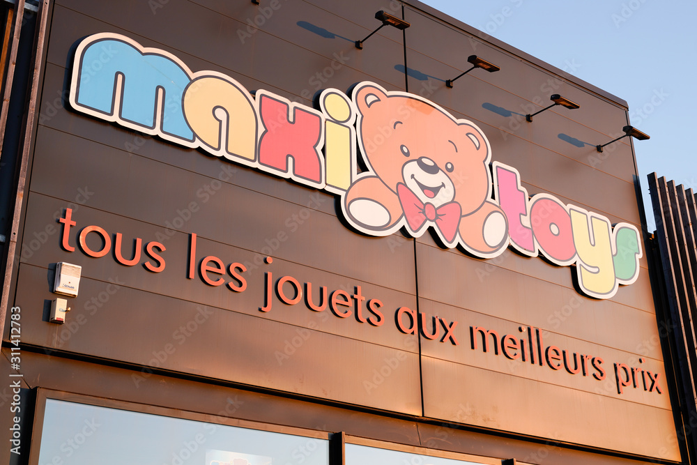 Bordeaux , Aquitaine / France - 12 04 2019 : maxitoys sign logo store Maxi  Toys French brand shop group loan distribution to toys Stock Photo | Adobe  Stock