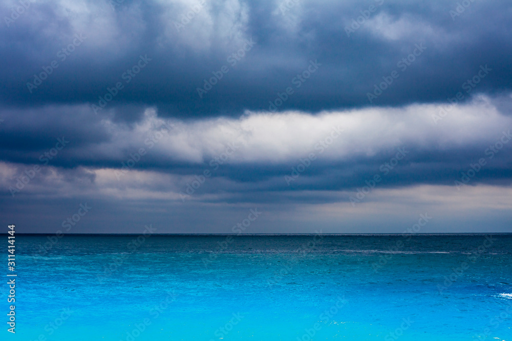 Fototapeta premium Turquoise sea water with storm dramatic sky i