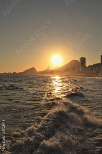 Pôr do sol na praia do leme, Rio de Janeiro