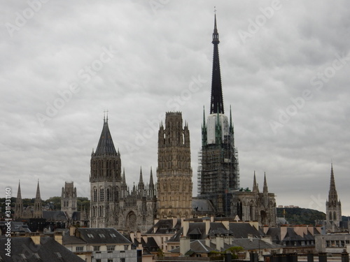 Une belle vue sur la cath  drale de Rouen.
