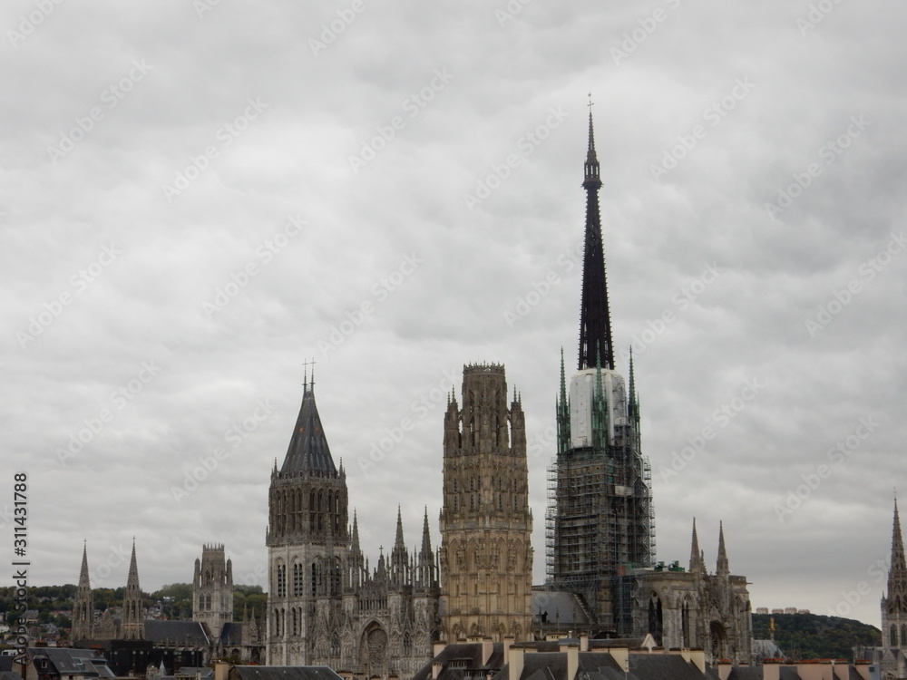 Une belle vue sur la cathédrale de Rouen.