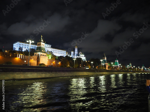 Mosco at night with the buildings in the park
