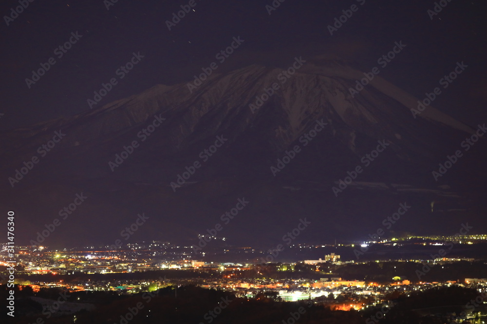 岩手山と盛岡市街の夜景