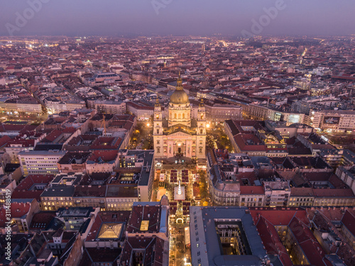 Canvas Print St. Stephen's Basilica in Budapest Hungary at night
