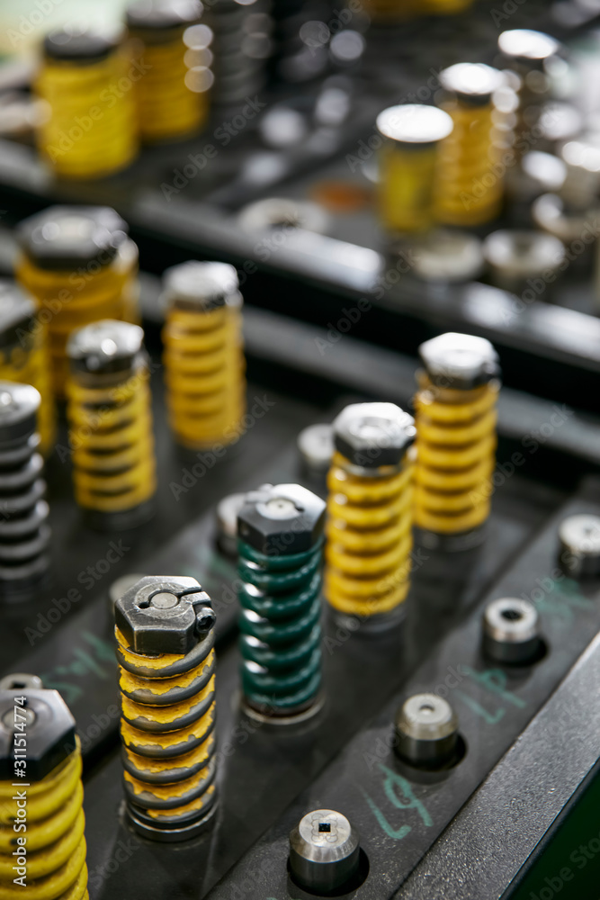 Yellow spring screw Yellow spring screw
