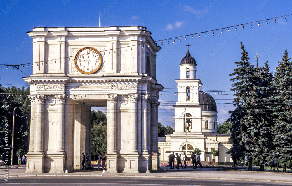 Obraz premium Chisinau, Piata Marii Adunari Nationale, Triumphbogen, Orthodoxe
