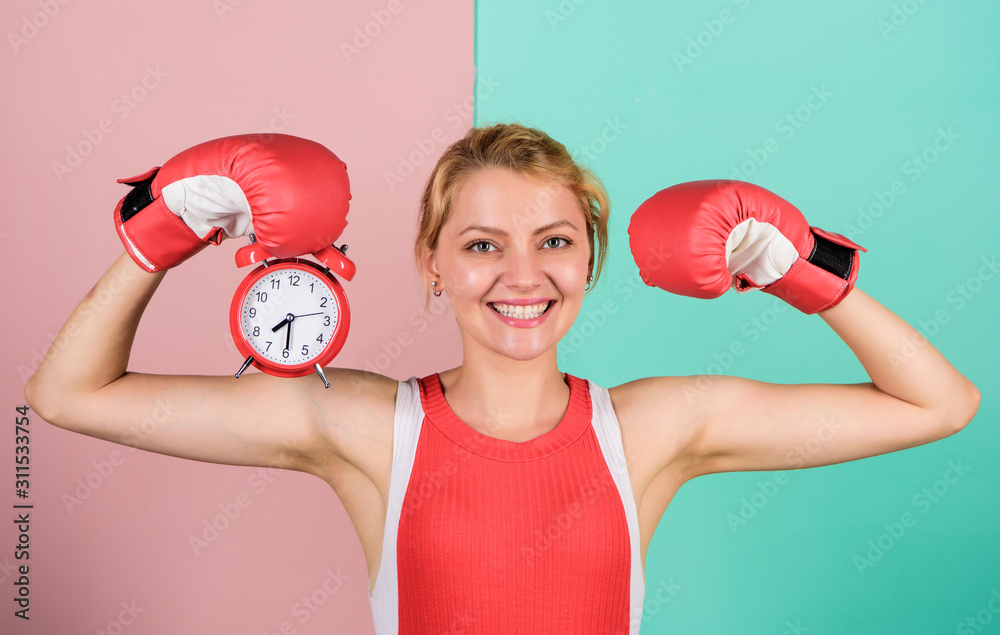Its time for boxing training. happy woman boxing gloves. girl boxer hold  alarm clock. morning energy. full of power. activity time. Establishing the  clock time. time to fight. win the day Photos