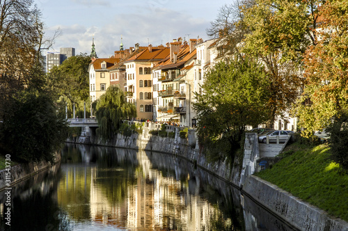 Ljubljana, Uferpromenade des Flusses Ljubljanica, Slowenien, Lai © visualpower