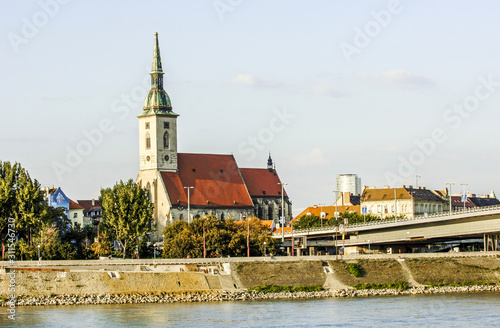 Bratislava, Brücke Novi Most, Krönungskirche, Slowakische Repu