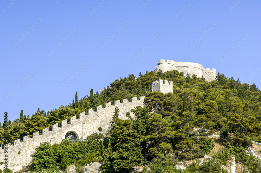 Reste einer Festungsmauer, Kroatien, Dalmatien Reste einer Festungsmauer, Kroatien, Dalmatien