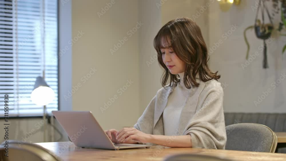 computer・woman・cafe computer・woman・cafe