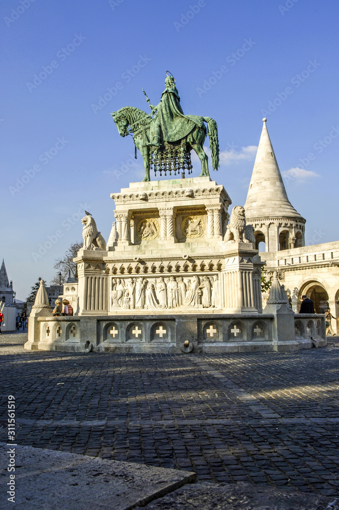 Budapest, Fischerbastei, Halaszbastya, Statue vom König Hl. Ste