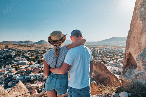 Obraz na płótnie Young couple of travelers on a hill with stunning views of Goreme city in Cappadocia w salonie