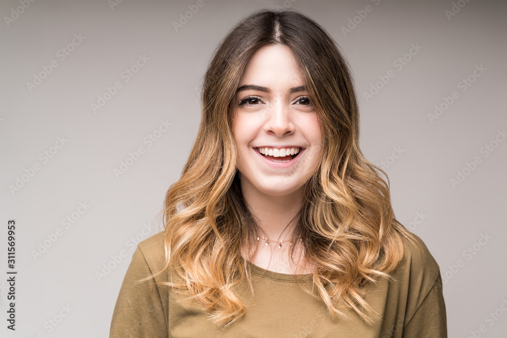 Obraz premium Happy Caucasian Female Making Eye Contact In Studio