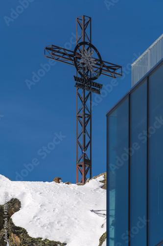 Gipfelkreuz bei Gaislachkogl, Sölden, Tirol photo