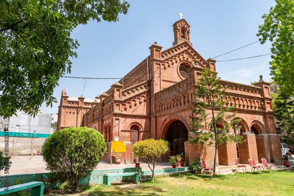 Lahore Holy Trinity Church 02
