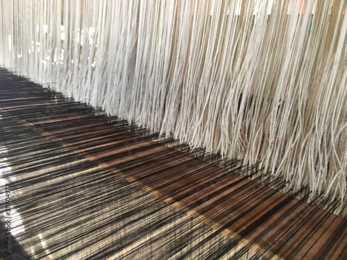 A beater or batten, is a weaving tool designed to push the weft yarn securely into place. If there is no fum, then we can not weave the fabric at all, especially the weaving cloth.