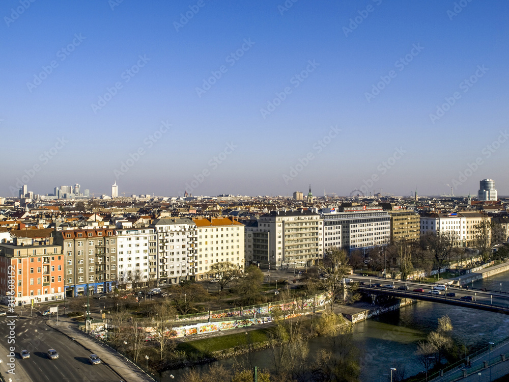 Wien, Donaukanal, Stadtansicht, Donaucity im Hintergrund, Öster