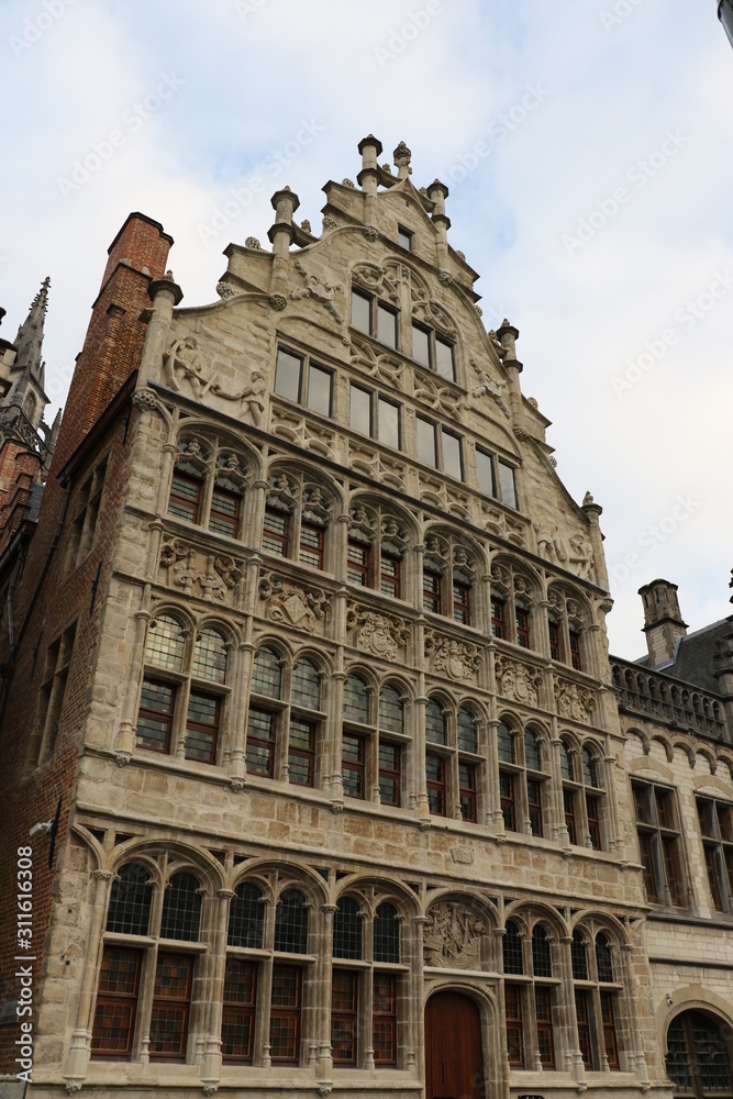 Façade d'un immeuble traditionnel de Gand