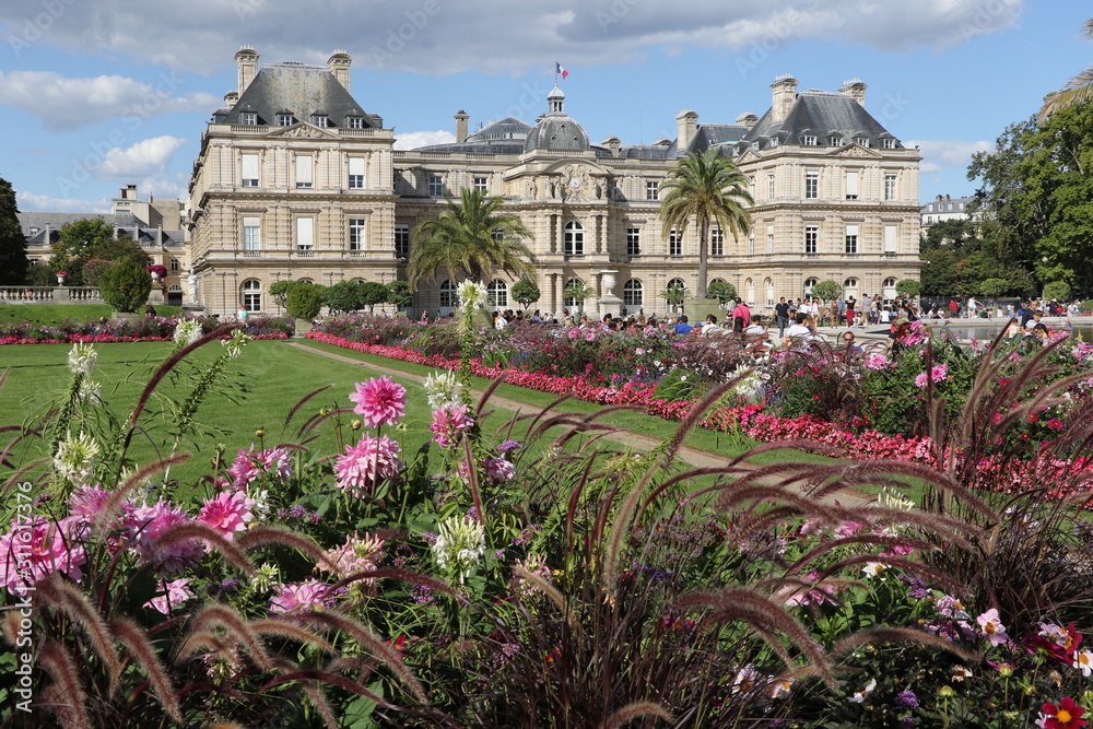 Jardin du Luxembourg et Palais du Sénat à Paris