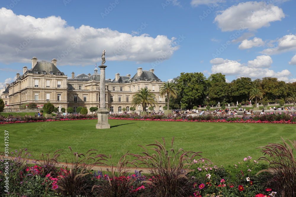 Jardin du Luxembourg et Palais du Sénat à Paris