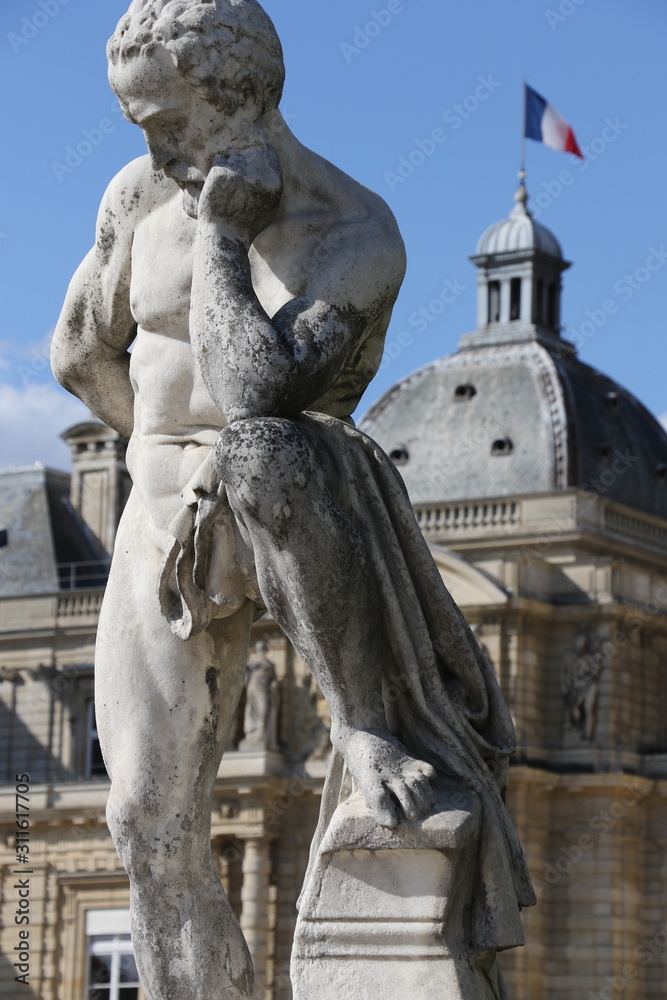 Statue du Jardin du Luxembourg à Paris