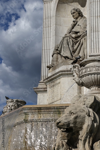 Fontaine de la place Saint Sulpice à Paris  photo