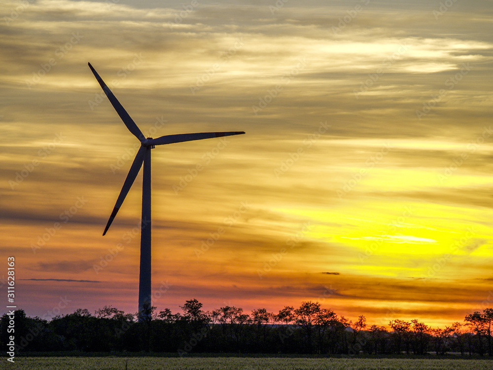 Windpark Parndorf, Windräder im Sonnenuntergang, Österreich, B Windpark Parndorf, Windräder im Sonnenuntergang, Österreich, B