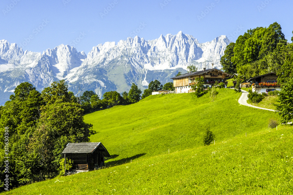 Alpenblick, traditionelles Bauernhaus, Österreich, Tirol