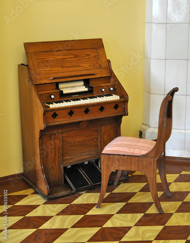 pianola (player piano) photo