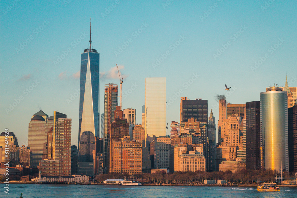 Fototapeta premium new york skyline at sunset