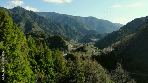 四国の山間部にある円形状の茶畑