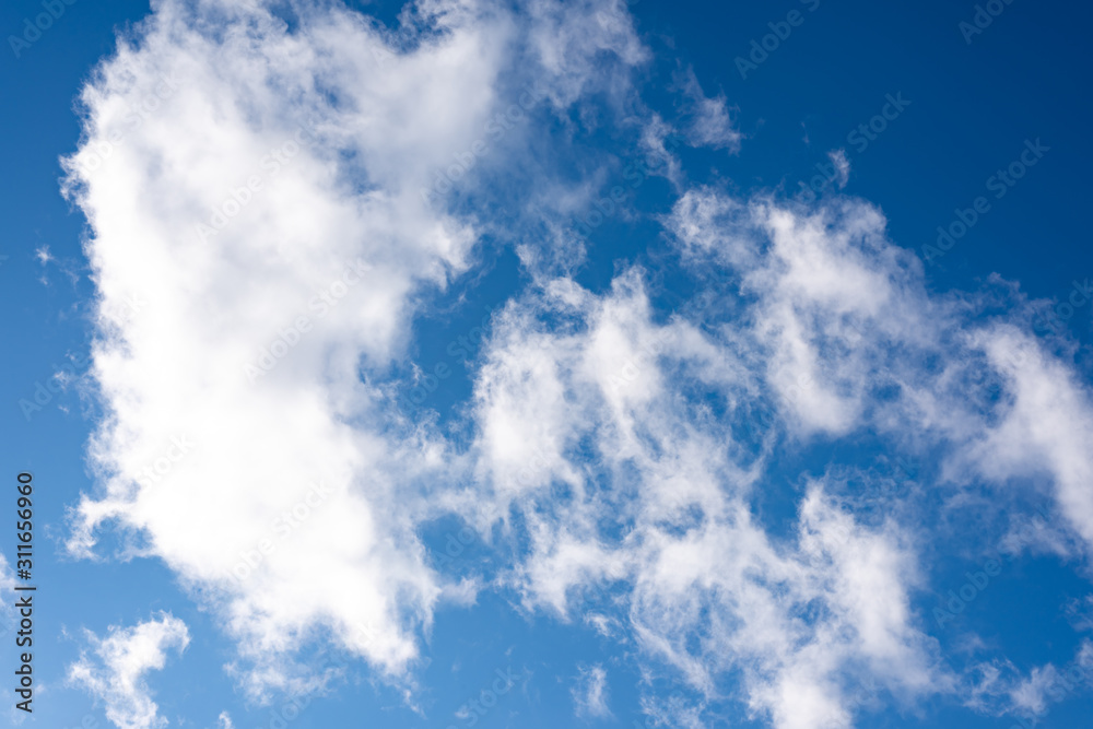 Obraz premium Blue sky with white clouds