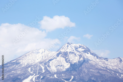雪の妙高山 © kiyopayo