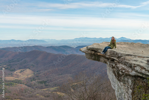 Obraz na plátně Young woman on the observation point on McAfee Knob