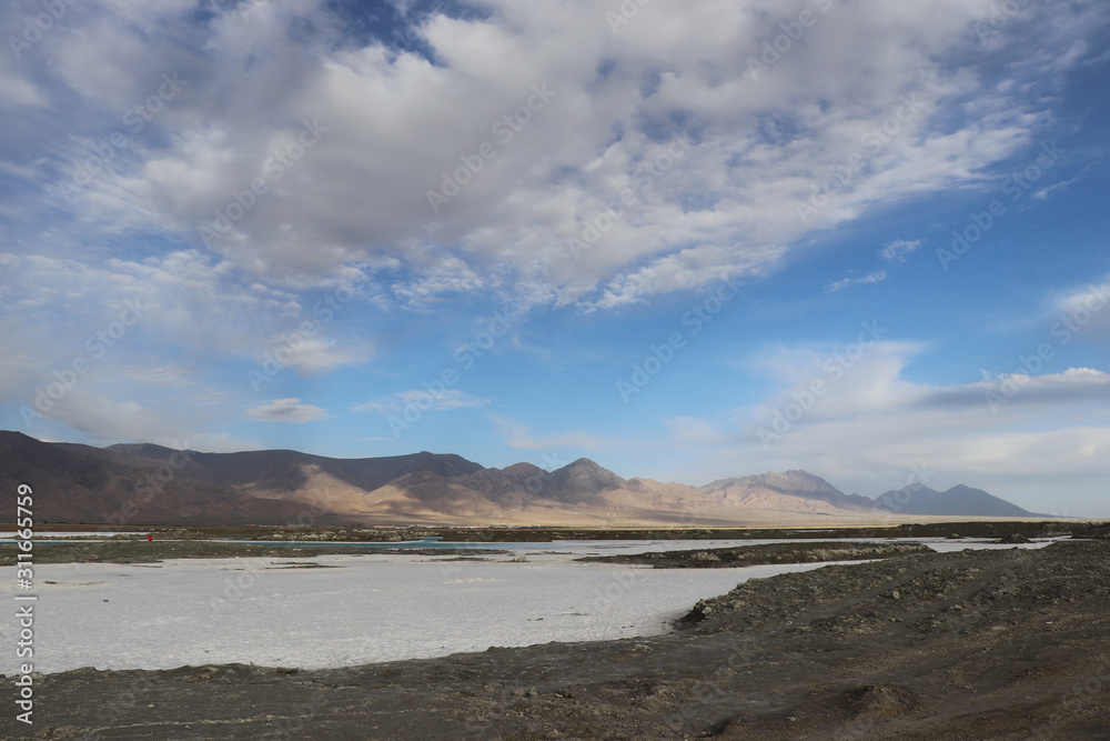 Dachaidan Emerald Salt Lake in Qinghai Province, China Dachaidan Emerald Salt Lake in Qinghai Province, China