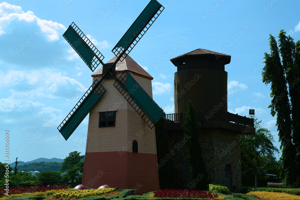Windmühle und botanischer Park in Thailand