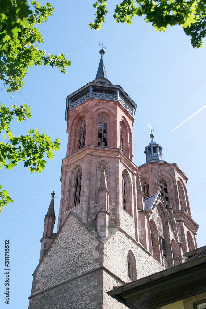 Obraz premium Markt- und Ratskirche St. Johannis Kirche in der Stadt Göttingen in Niedersachsen
