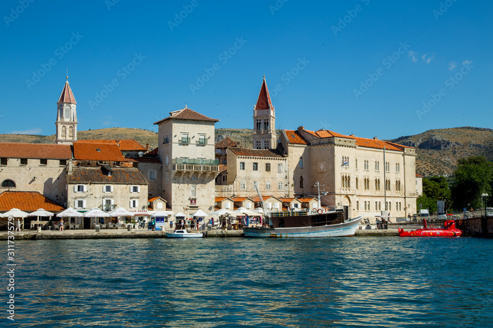 Hafen und Zitadelle von Trogir Kroatien